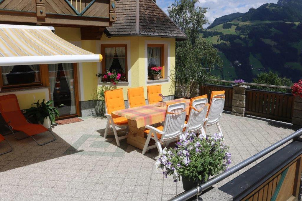Landhaus Katharina Bis 12 Personen Mit Saunachalet Und Blick Auf Die Bergwelt Des Zillertals Hippach Luaran gambar