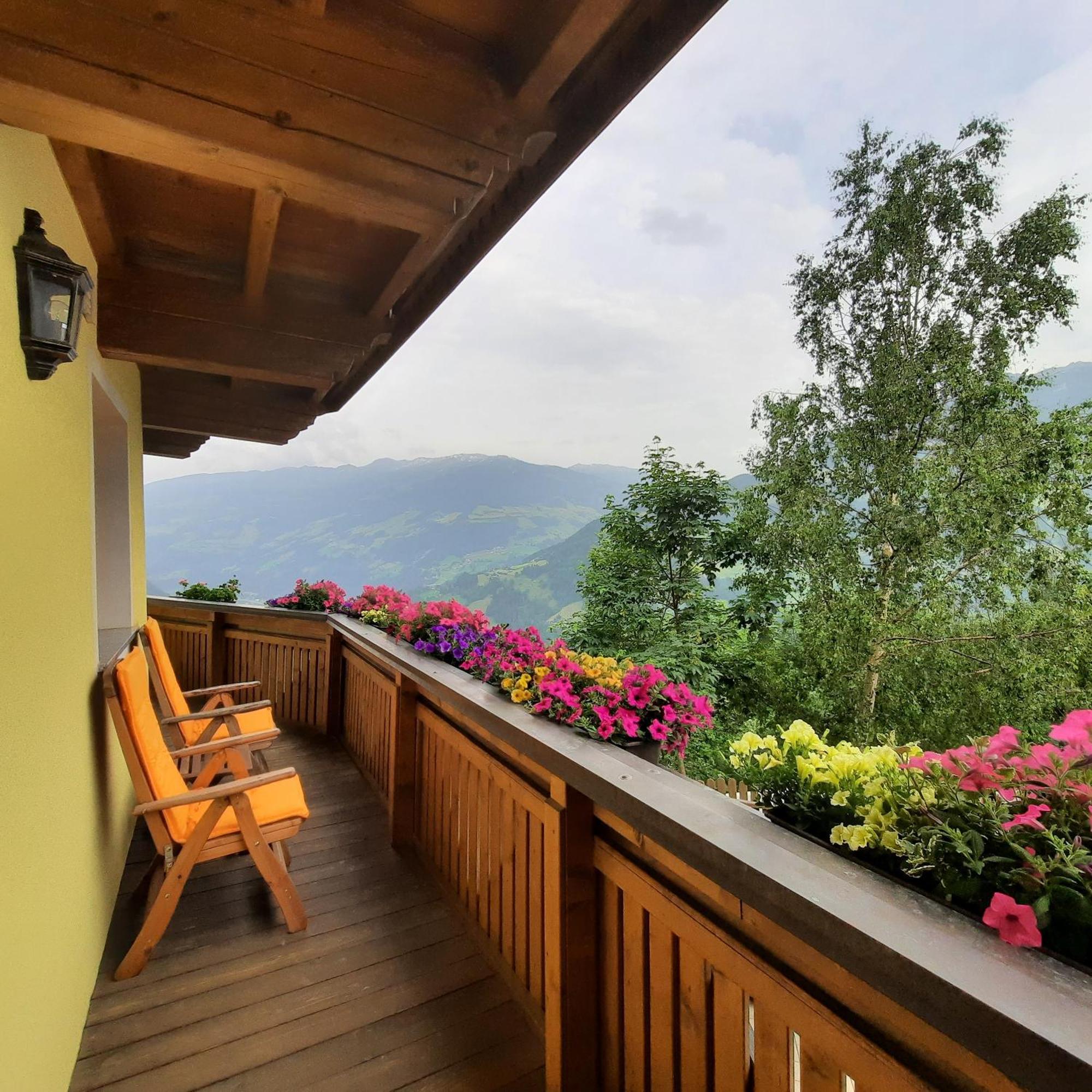 Landhaus Katharina Bis 12 Personen Mit Saunachalet Und Blick Auf Die Bergwelt Des Zillertals Hippach Luaran gambar